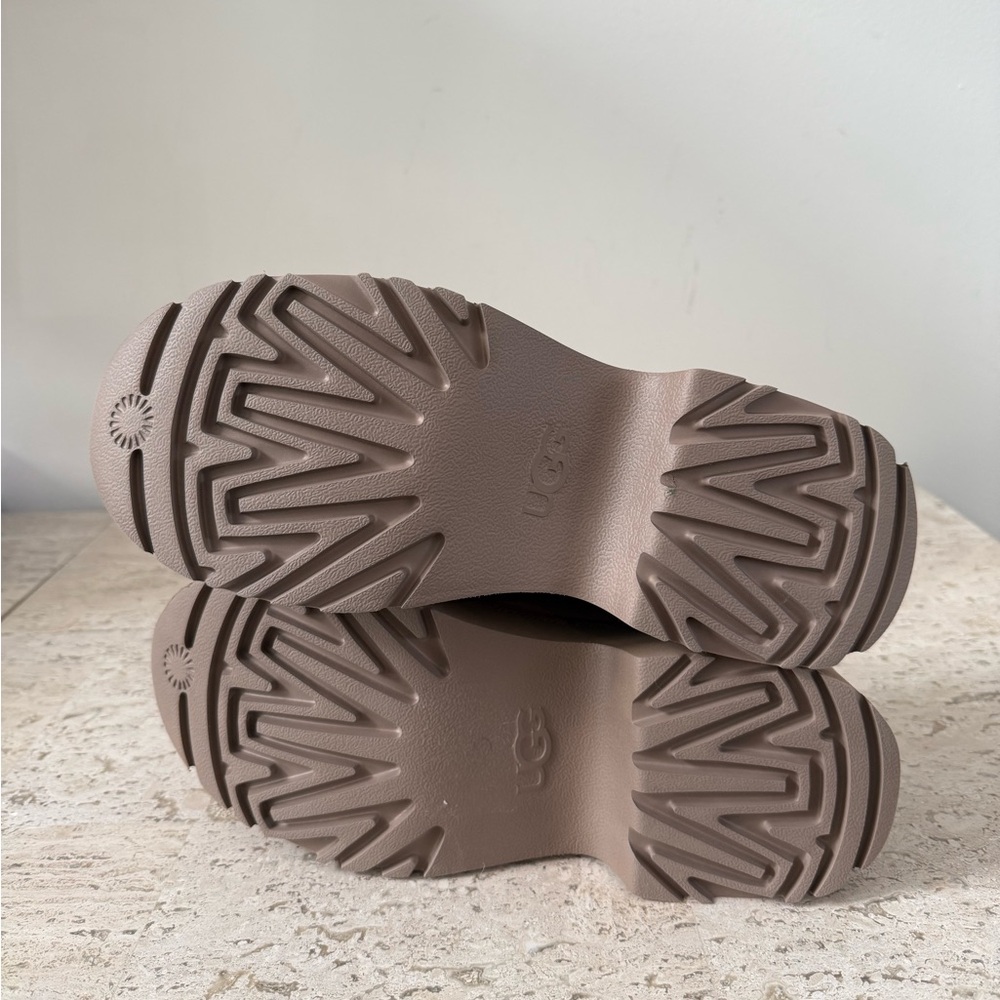 UGG® New Heights Cozy Clog- NO BOX - Picture 13 of 14